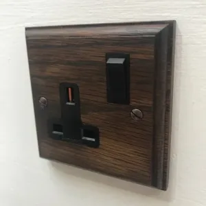 Single 13A switched socket