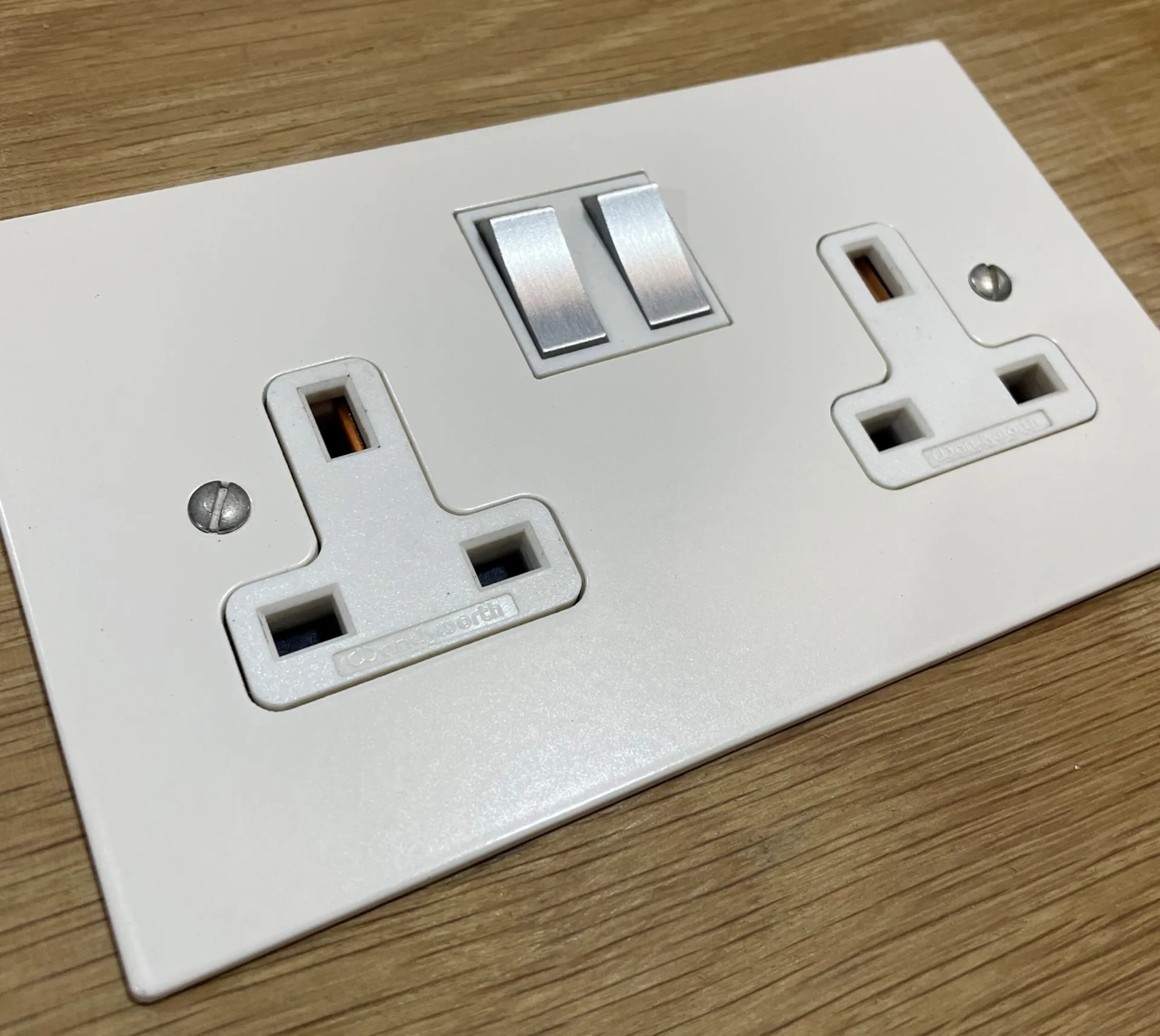 Double 13A Switched Socket